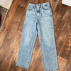 Levi’s High Waisted Straight | 25